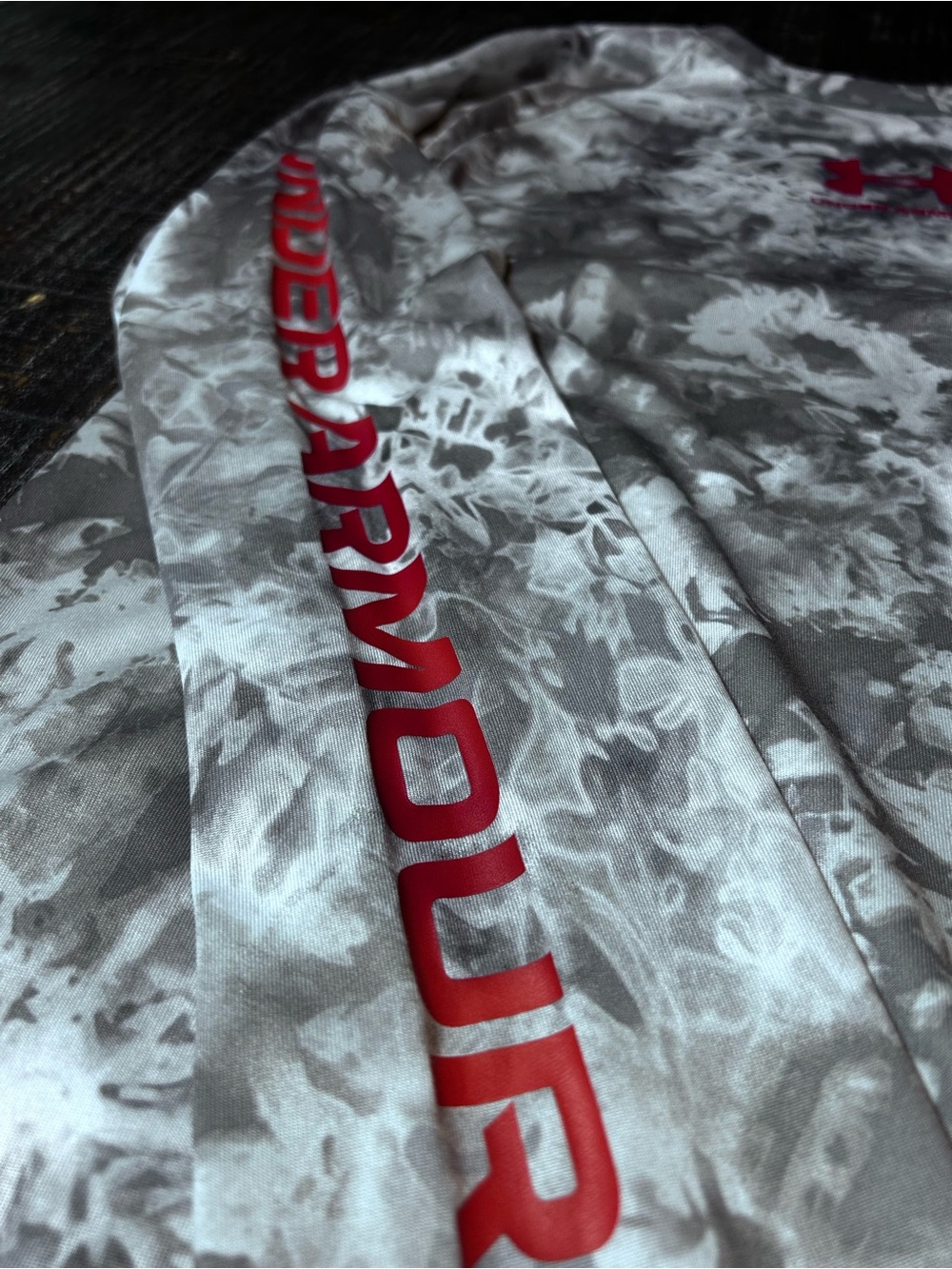 Under Armour White and Gray Camo Performance Long Sleeve with Red Logo - Picture 2 of 8